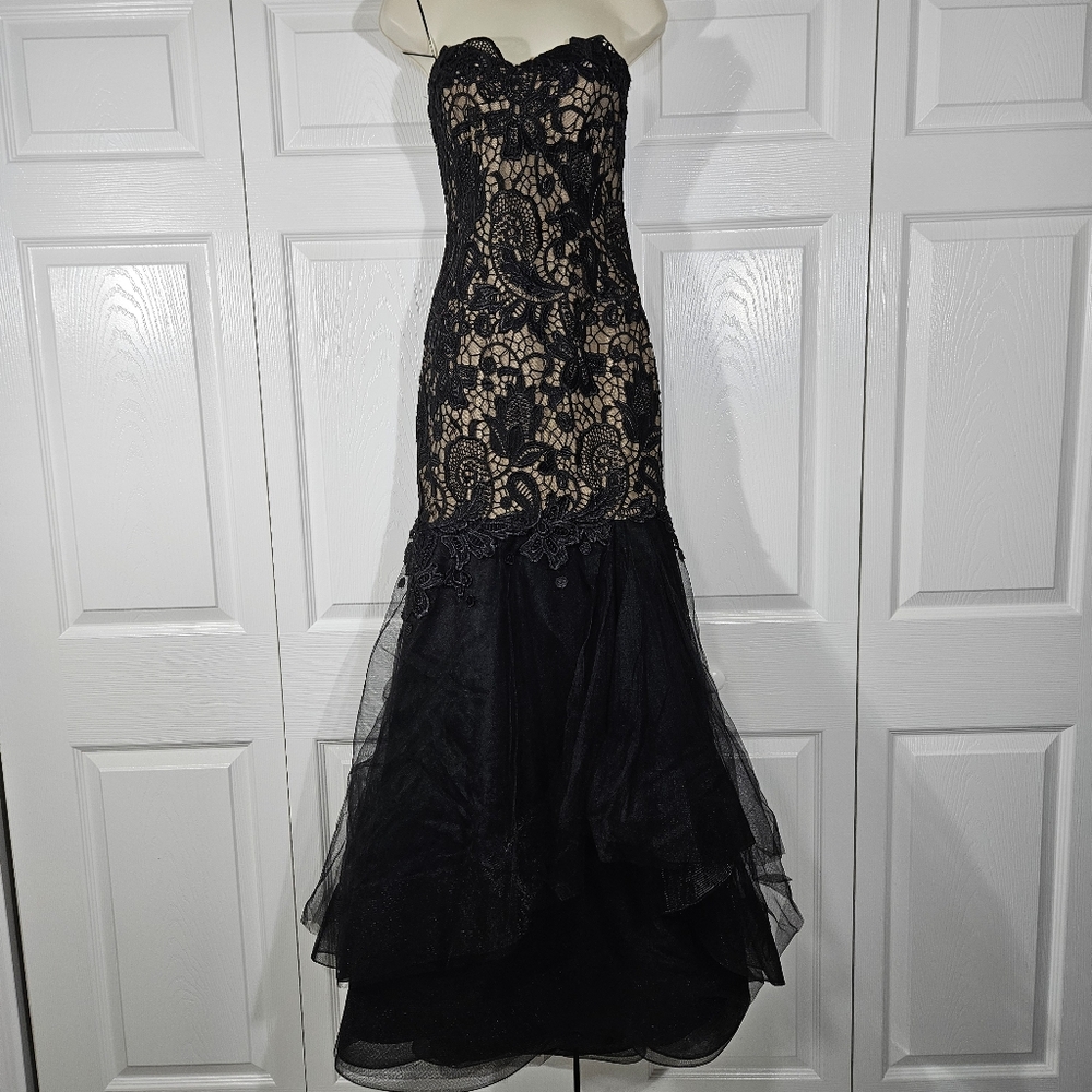 LIAN CARLO Elegant Black Lace Evening Gown